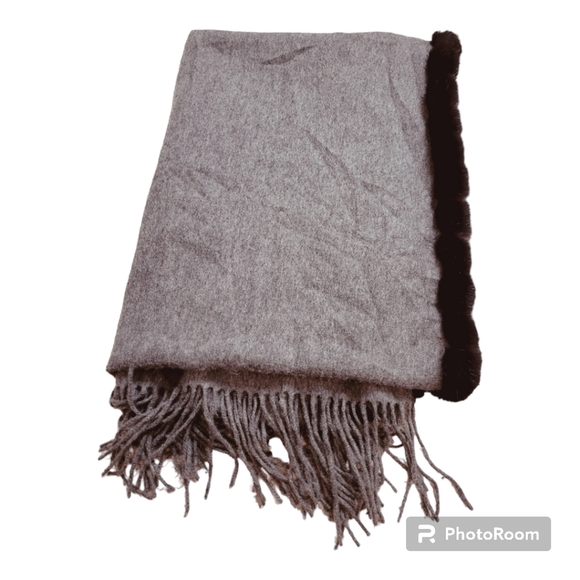 MITCHIE'S 90% Wool & 10% Cashmere Wrap with MINK Fur - Picture 12 of 13